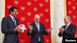 Qatar Emir Sheikh Tamim bin Hamad al-Thani, FIFA President Gianni Infantino and Russian President Vladimir Putin attend a handover ceremony for the 2022 World Cup at the Kremlin in Moscow, Russia July 15, 2018. Yuri Kadobnov/Pool via REUTERS