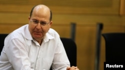 Bộ trưởng Quốc phòng Moshe Yaalon cho biết việc Israel triển khai bộ binh vào Gaza hồi cuối tuần trước để phá hủy các kho phi đạn của Hamas đã đạt được tiến bộ.