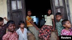 Trẻ em Hồi giáo Rohingya tại một trại tị nạn bên ngoài Sittwe, bang Rakhine, ngày 16/5/2013.