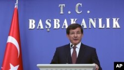 AB'nin tepe isimleriyle görüşmek üzere bir günlüğüne Brüksel'e gelecek olan Başbakan Ahmet Davutoğlu'nu yoğun bir temas trafiği bekliyor.