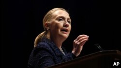 Ngoại trưởng Mỹ Hillary Clinton đang phát biểu tại Trường Đại học Dublin City, Ireland, 6/12/2012