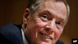 Ông Robert Lighthizer người được đề cử giữ chức vụ Đại diện Thương mại Mỹ điều trần trước Ủy ban Tài chánh Mỹ ngày 14/3/2017.. 