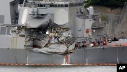 Phần hư hại trên tàu khu trục USS Fitzgerald sau vụ va chạm. USS Fitzgerald đang cập tại căn cứ hải quân Mỹ ở Yokosuka, Nhật Bản, ngày 18/6/2017.