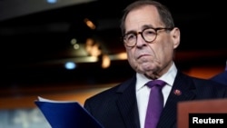 Chủ tịch Ủy ban Tư pháp Hạ viện Jerrold Nadler (D-NY) chờ phát biểu tại một cuộc họp báo sau khi Hạ viện biểu quyết thông qua các quy định cho cuộc điều tra luận tội TT Donald Trump tại Điện Capitol, thủ đô Washington, ngày 31/10/2019. REUTERS/Joshua Roberts -