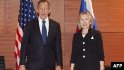 Ngoại trưởng Hoa Kỳ Hillary Clinton và người đồng nhiệm Nga Sergei Lavrov