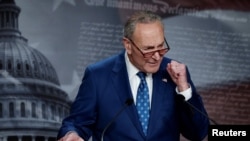 Lãnh đạo khối Đa số ở Thượng viện Chuck Schumer bày tỏ vui mừng khi Đạo luật Giảm Lạm phát được thông qua