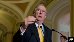 Thượng nghị sĩ Mitch McConnell nói chuyện trong cuộc họp báo tại trụ sở Quốc hội, 21/5/13