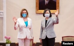 Pelosi Tayvan Cumhurbaşkanı Tsai Ing-wen'i ofisinde ziyaret etti. 3 Ağustos 2022.