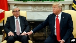 Ông Jean-Claude Juncker và Tổng thống Trump tại Nhà Trắng hôm 25/7.