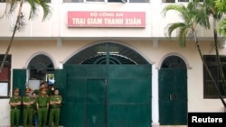 Công an tại trại giam Thanh Xuân, Hà Nội.