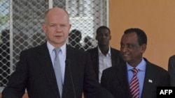 Ngoại trưởng Anh William Hague phát biểu trong một cuộc họp báo tại Mogadishu, Somalia, 2/2/2012