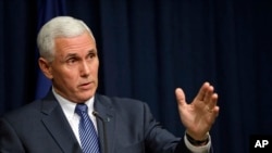 Indiana Valisi Mike Pence