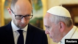 Thủ tướng Ukraine Arseniy Yatsenyuk hội kiến Ðức giáo hoàng Phanxicô tại Vatican, 26/4/2014