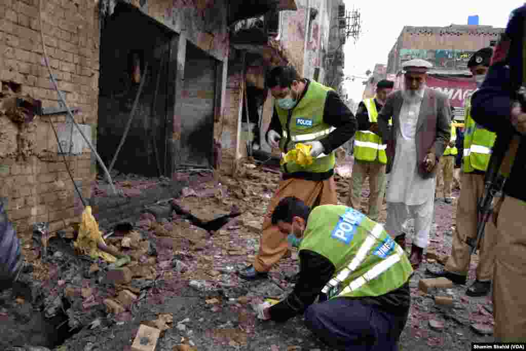 سی سی پی او نے کہا کہ پولیس واقعے کی تحقیقات کر رہی ہے جس کے بعد ہی درست ٹارگٹ کی نشان دہی ہوسکے گی۔