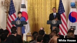 Tổng thống Hoa Kỳ Barack Obama và Tổng thống Nam Triều Tiên Park Geun-hye trong cuộc họp báo chung tại Tòa Bạch Ốc, 7/5/13