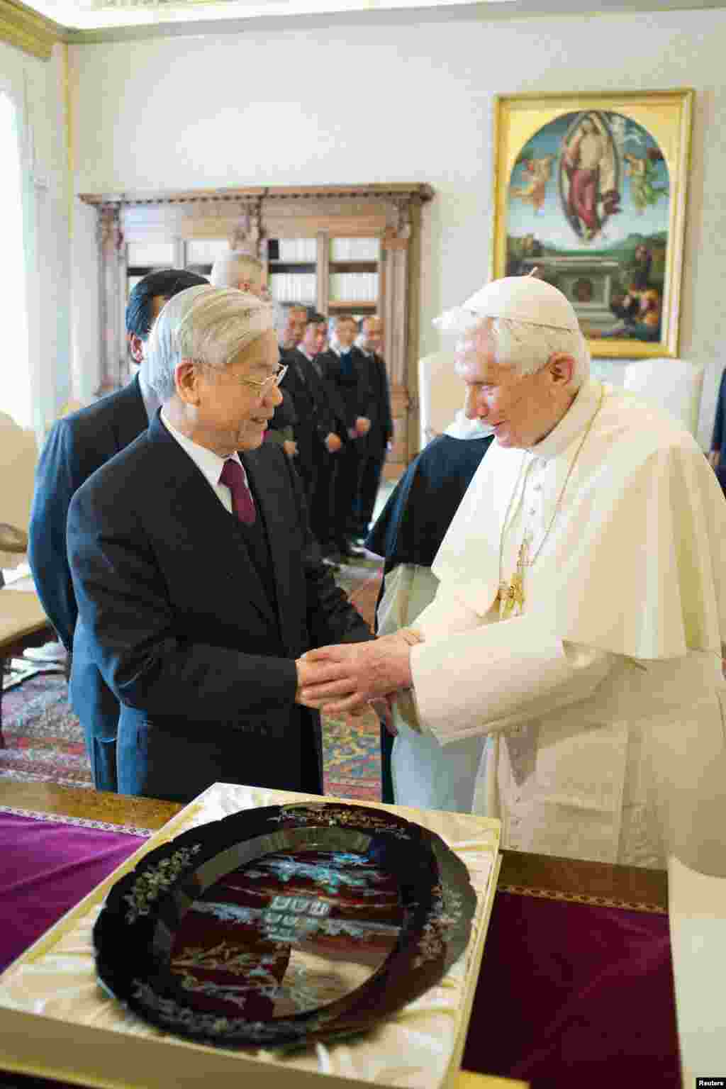 Đức Gi&aacute;o Ho&agrave;ng Benedicto XVI v&agrave; Tổng b&iacute; thư đảng CSVN Nguyễn Ph&uacute; Trọng tại Vatican, ng&agrave;y 22/1/2013.