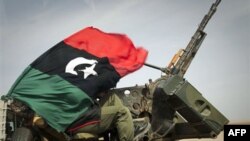 Phe nổi dậy Libya di chuyển trên con đường giữa Al-Egila và Ras Lanuf, phía đông Libya