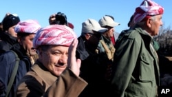 Lãnh tụ người Kurd ở Iraq Massoud Barzani tới hỗ trợ lực lượng người Kurd đang chiến đấu với các chiến binh Nhà nước Hồi giáo tại Sinjar, ngày 21/12/2014.