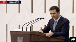 Trong bài diễn văn trên đài truyền hình nhà nước Syria vào sáng Chủ nhật ở thủ đô Damascus, ông Assad thừa nhận: "Nhân lực đang bị thiếu hụt".