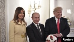 Tổng thống Trump trong cuộc gặp thượng đỉnh với Putin