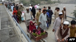 پاکستان میں یہ خدشہ ظاہر کیا جا رہا ہے کہ افغانستان میں خانہ جنگی کی صورت میں افغان شہری پاکستان کا رُخ کریں گے۔ 