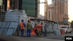 Công nhân nước ngoài làm việc ở Doha, thủ đô của Qatar. Có khoảng 1,4 triệu công nhân nước ngoài làm việc ở Qatar