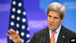 Ngoại trưởng Mỹ John Kerry phát biểu trong 1 cuộc họp báo sau hội nghị của liên minh chống IS tại Bộ Ngoại giao ở Washington, 21/7/2016.