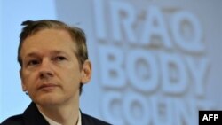 Người sáng lập WikiLeaks, ông Julian Assange, nói rằng những văn kiện này tiết lộ sự thật về cuộc chiến Iraq.