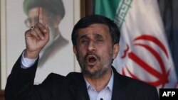 Tổng thống Iran Mahmoud Ahmahdinejad nói Iran sẽ không thảo luận về quyền theo đuổi kỹ thuật hạt nhân