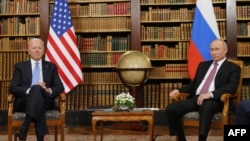 Ông Biden và ông Putin tại cuộc họp thượng đỉnh hồi tháng Sáu.