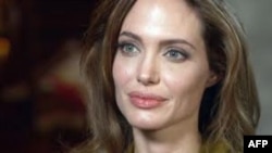 Angelina Jolie Yönetmenliğe Soyundu