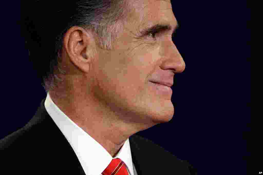 Ứng cử vi&ecirc;n tổng thống của đảng Cộng h&ograve;a Mitt Romney trong cuộc tranh luận ở Denver.