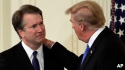 Tổng thống Trump gặp Thẩm phán Kavanaugh (ảnh tư liệu, 9/7/2018)