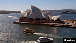 Nhà hát Opera Sydney ở bến cảng Sydney, một công trình kiến trúc thu hút nhiều du khách 