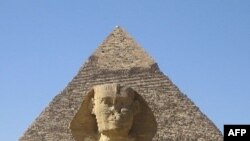 Tượng nhân sư và kim tự tháp của Khafre ở Giza gần thủ đô Cairo