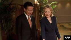 Ngoại trưởng Mỹ Hillary Rodham Clinton và Bộ trưởng Ngoại giao Nhật Bản Seiji Maehara tại Honolulu, Hawaii, ngày 27/10/2010