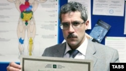 Grigory Rodchenkov, cựu giám đốc cơ quan chống doping của Nga RUSADA, nói với The New York Times ngày 12 tháng 5 rằng ông đã giúp cung cấp chất cấm cho các vận động viên và thay thế các mẫu kiểm nghiệm có doping với những mẫu sạch tại Olympic Sochi.