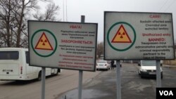 Lối vào khu vực Chernobyl bị hạn chế từ phía Ukraine, không ai được phép sống trong phạm vi 30km của lò phản ứng hạt nhân. (Ảnh: Arash Arabasadi / VOA).