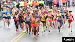 Các vận động viên bắt đầu cuộc đua Marathon ở Boston, 20/4/15