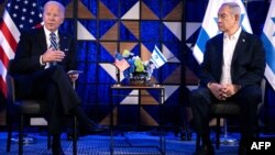 Tổng thống Mỹ Biden (trái) phát biểu cùng Thủ tướng Israel Netanyahu ở Tel Aviv, 18/10/2023.