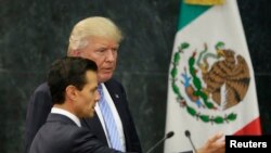 Tổng thống Hoa Kỳ Donald Trump và Tổng thống Mexico Enrique Pena Nieto. 