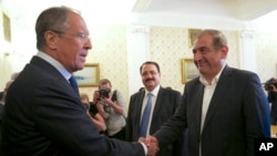 Ngoại trưởng Nga Sergei Lavrov (trái) và Phó thủ tướng Syria Qadri Jamil tại Moscow, ngày 22/7/2013.