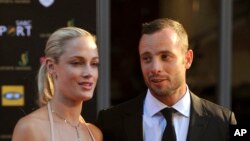 Vận động viên 'không chân' Oscar Pistorius bị cáo buộc giết bạn gái Reeva Steenkamp tại tư gia ở Pretoria sau một vụ cãi cọ.