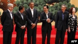 Obama APEC Zirvesi için Japonya'da bulunuyor