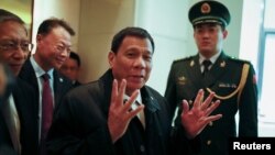 Tổng thống Philippines Rodrigo Duterte trong chuyến thăm Trung Quốc.