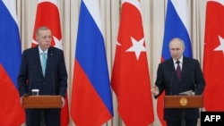 Ankara–Moskova hattında 2024 yılı başından bugüne Rusya Cumhurbaşkanı Vladimir Putin’in Türkiye’yi ziyaret takvimi belirsizliğini korurken iki ülke ilişkilerinde yeni başlık “BRICS üyeliği” olarak görünüyor. 