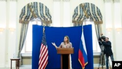 Trợ lý Ngoại trưởng Hoa Kỳ Victoria Nuland nói chuyện tại một cuộc họp báo ở Moscow, Nga, 18/5/15