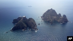 Tư liệu - Hai đảo đá được gọi là Dokdo trong tiếng Hàn và Takeshima trong tiếng Nhật