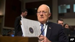 Giám đốc Tình báo Quốc gia James Clapper trong cuộc điều trần trước Ủy ban Quân vụ Thượng Viện, ngày 9/2/2016.