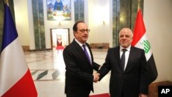 Thủ tướng Iraq Haider al-Abadi (bên phải) tiếp Tổng thống Pháp Francois Hollande tại Baghdad, Iraq, ngày 02/01/2017.